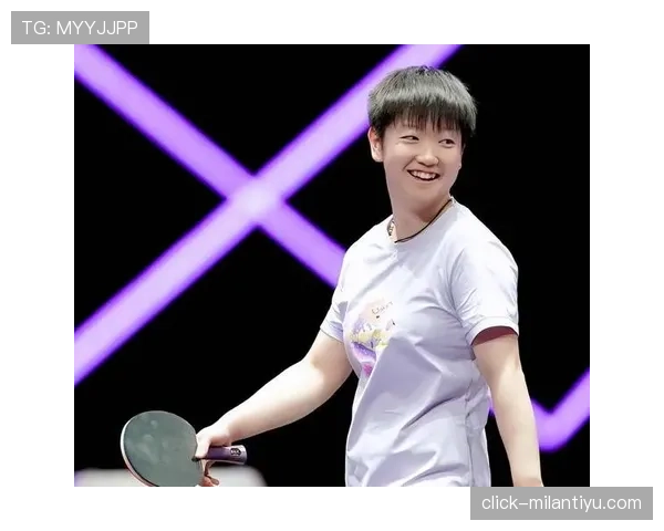 看孙颖莎的私服照——她这是随手把橱窗搬回家了吧